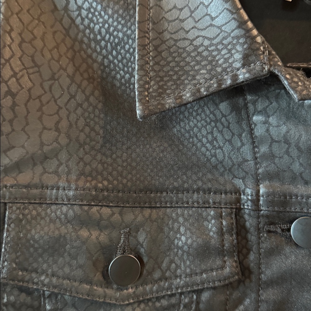 Pam & Gela Black snake skin Textured Faux Leather Trucker Jacket - Picture 3 of 6